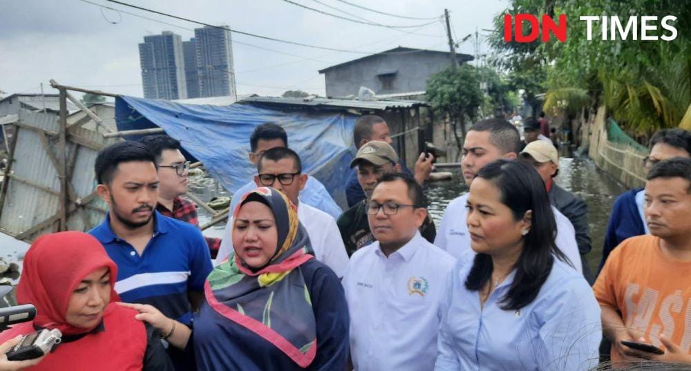 DPRD DKI Jakarta saat meninjau banjir (IDN Times/Gregorius Aryodamar P)