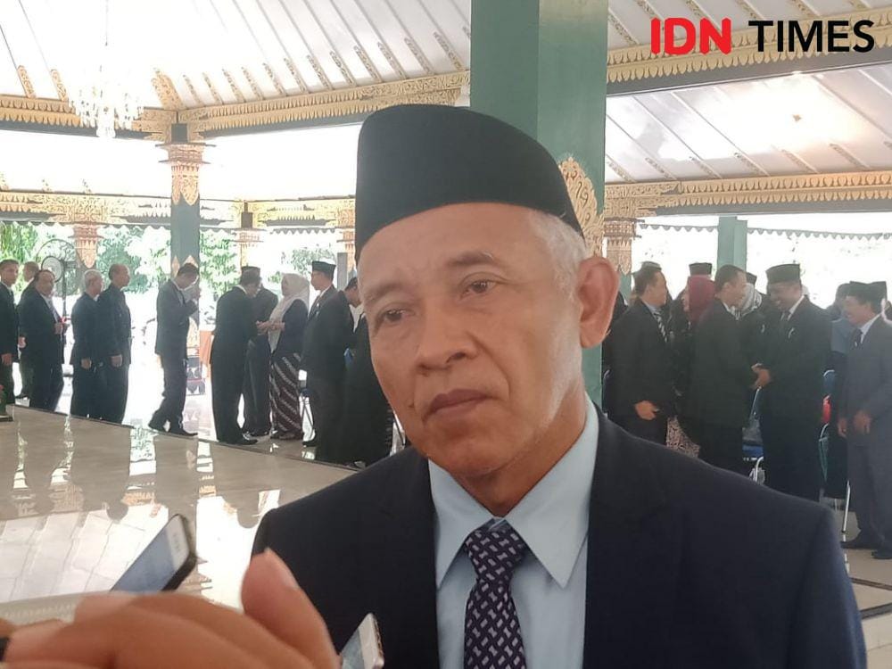 Bupati Sleman, Sri Purnomo saat dijumpai di kantor Pemkab Sleman, Selasa (7/1). IDN Times/Tunggul Kumoro