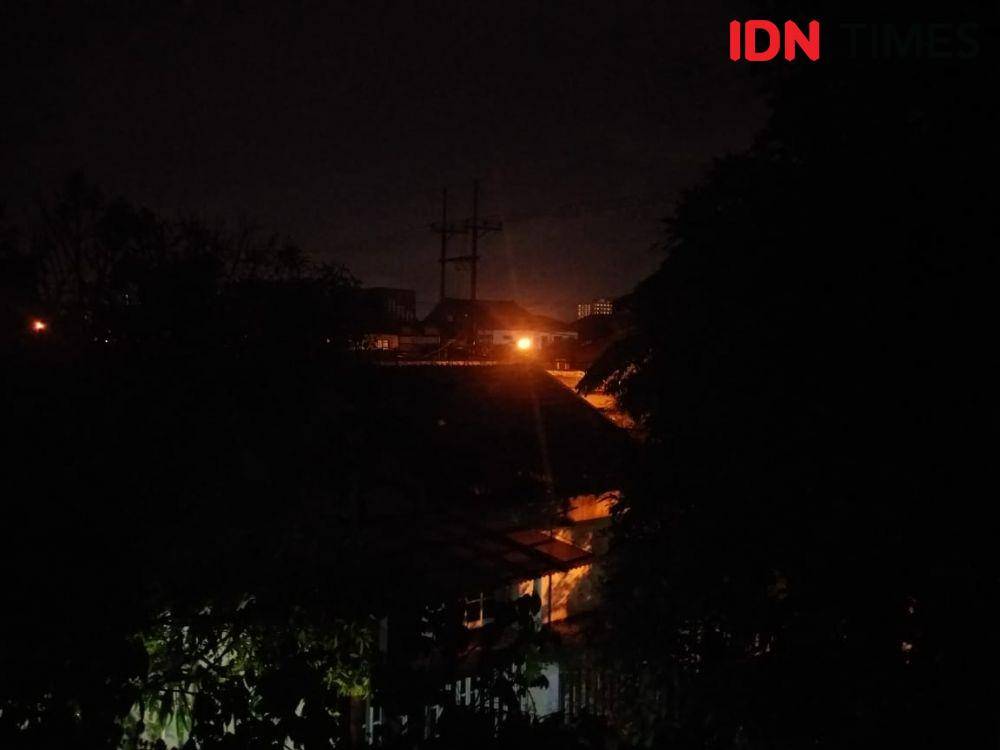 Ilustrasi penerangan jalan umum. IDN Times/Dida Tenola