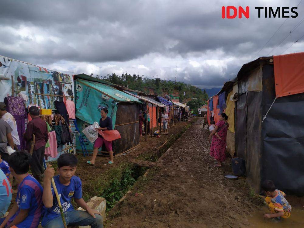 Pengungsian desa terisolir Bogor (IDN Times/Muhamad Iqbal)