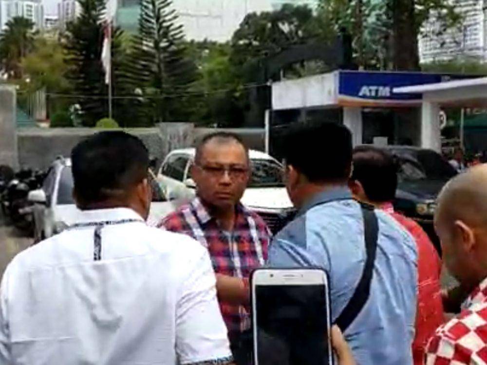 Plt Wali Kota Medan Akhyar Nasution tiba-tiba mengamuk kepada jurnalis yang bertanya soal kehadirannya pada sidang Wali Kota Medan nonaktif Tengku Dzulmi Eldin, Kamis (9/1) (Istimewa)