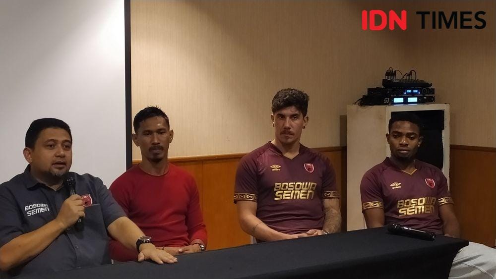 Giancarlo Rodriguez (tengah) bersama sejumlah pemain dan manajemen PSM Makassar / Sahrul Ramadan