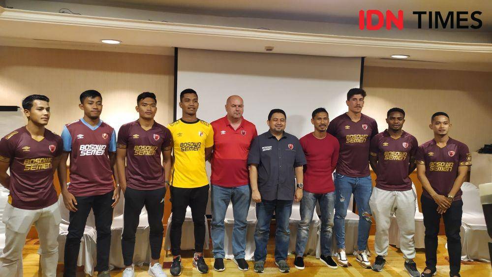 Jajaran manajemen memperkenalkan pemain anyar PSM Makassar / Sahrul Ramadan