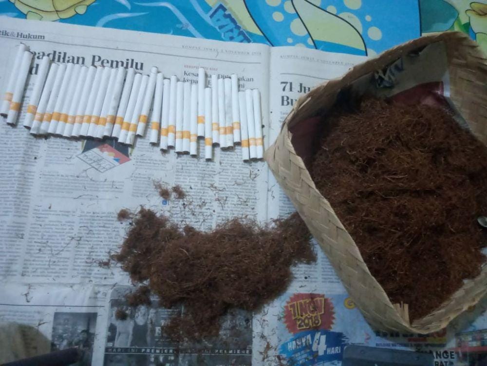 Tembakau yang diracik menjadi rokok lintingan. IDN Times/Daruwaskita