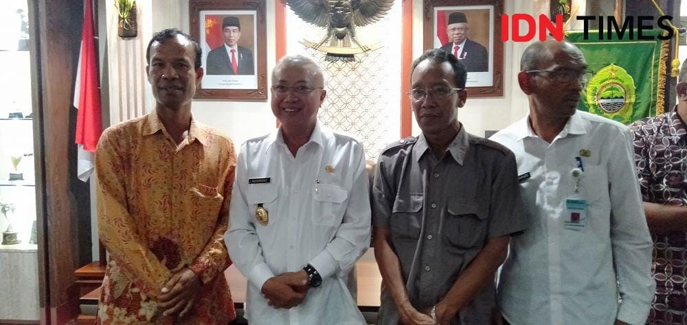 Tokoh masyarakat Sedayu sekaligus anggota DPRD Bantul, Timbul Harjana (nomor 3 dari kiri). IDN Times/Daruwaskita