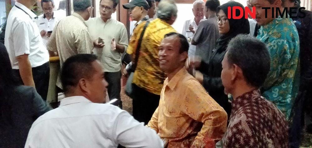 Pendeta Sitorus (tengah). IDN Times/Daruwaskita