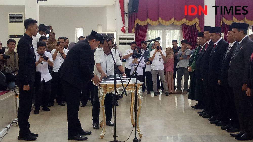 Pelantikan 15 pejabat Pemprov Sulsel di Baruga Karaeng Pattingalloang Rujab Gubernur Sulsel, Rabu (8/1). IDN Times/Asrhawi Muin