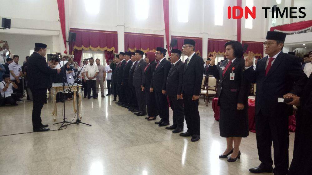 Pelantikan 15 pejabat Pemprov Sulsel di Baruga Karaeng Pattingalloang Rujab Gubernur Sulsel, Rabu (8/1). IDN Times/Asrhawi Muin
