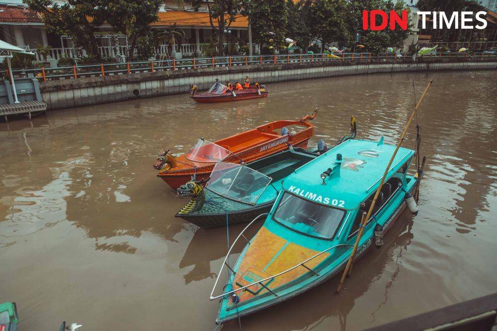 Armada kapal Wisata Perahu Kalimas. (IDN Times/Reza Iqbal)