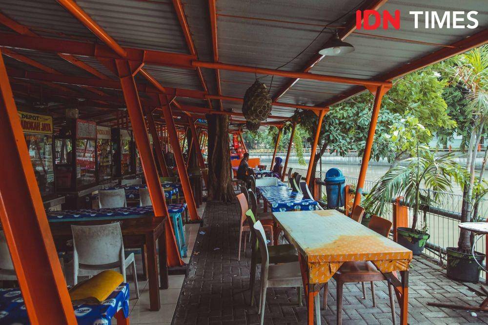 Suasana pusat kuliner di kawasan Taman Prestasi, Surabaya. (IDN Times/Reza Iqbal)