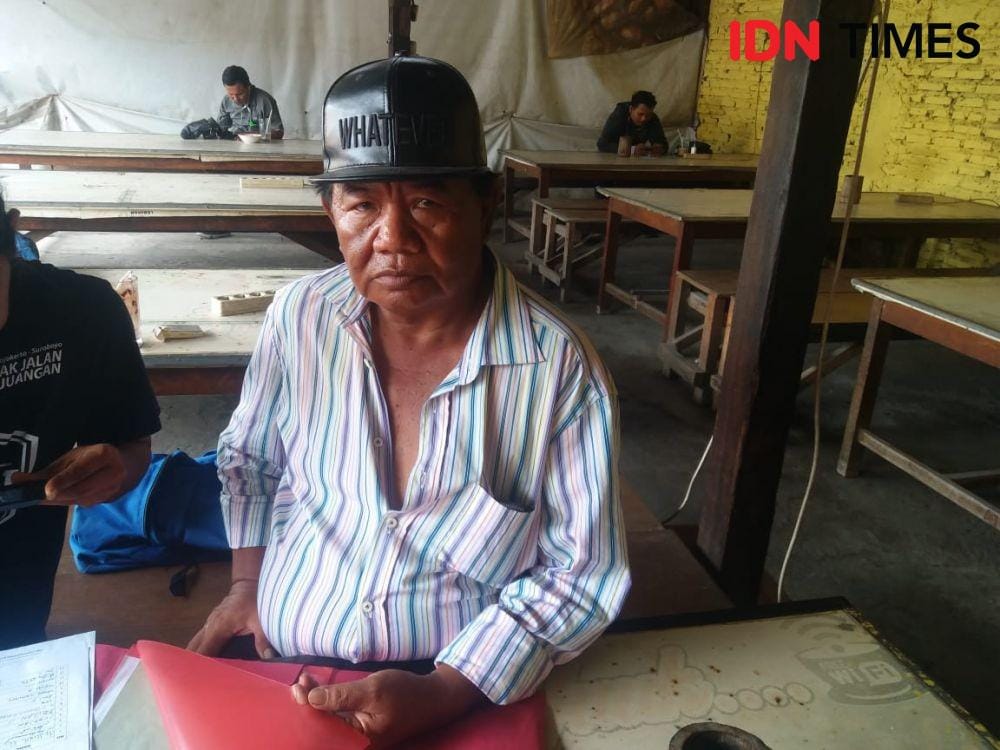 Muhammad, perwakilan keluarga yang merasa memiliki tanah di atas Jalan Tambak Wedi Surabaya. IDN Times/Dida Tenola
