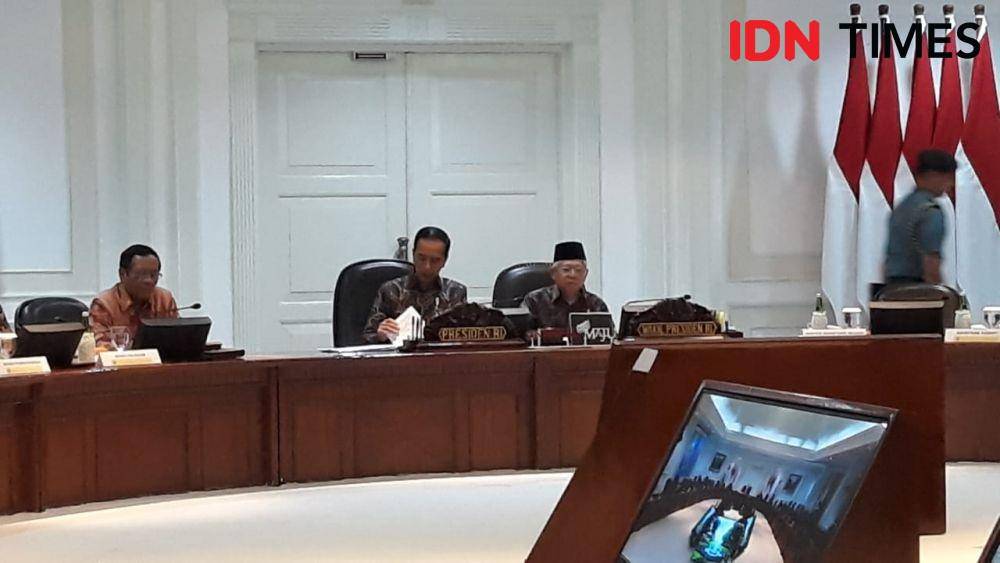 Rapat terbatas di Kantor Presiden, Jakarta Pusat, Kamis 9 Januari 2020 (IDN Times/Teatrika Handiko Putri)
