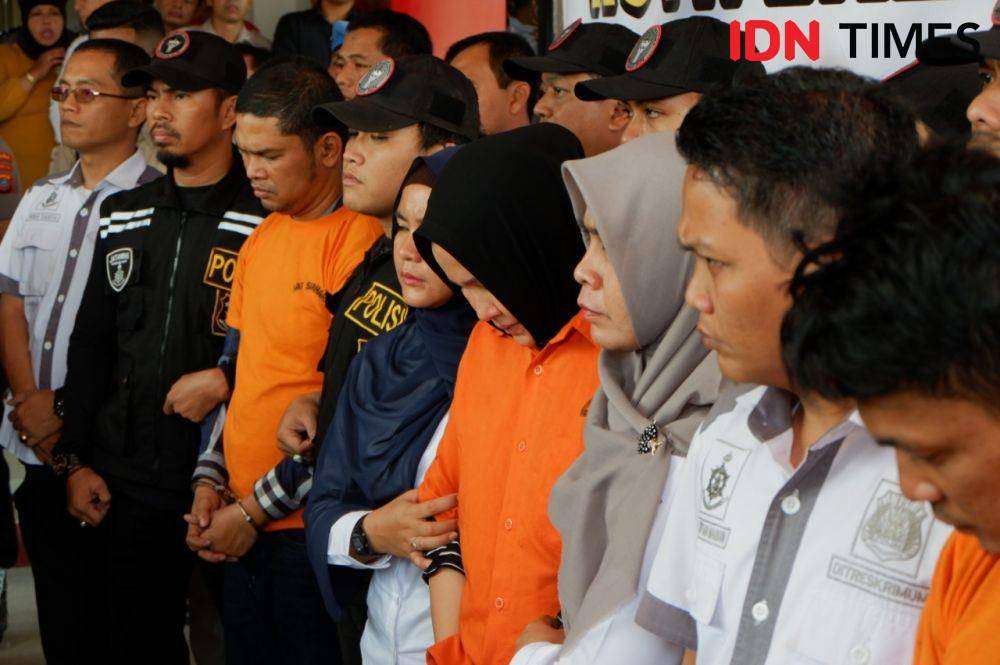 Zuraida Hanum tersangka pembunuhan suaminya sendiri yang merupakan Hakim PN Medan, Jamaluddin (1). (IDN Times/Prayugo Utomo)
