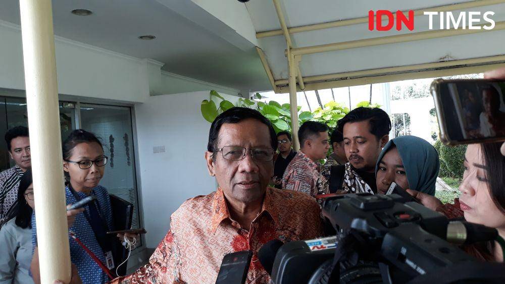 Menko Polhukam Mahfud MD di Kompleks Istana Negara, Jakarta Pusat, Kamis 9 Januari 2020 (IDN Times/Teatrika Handiko Putri)