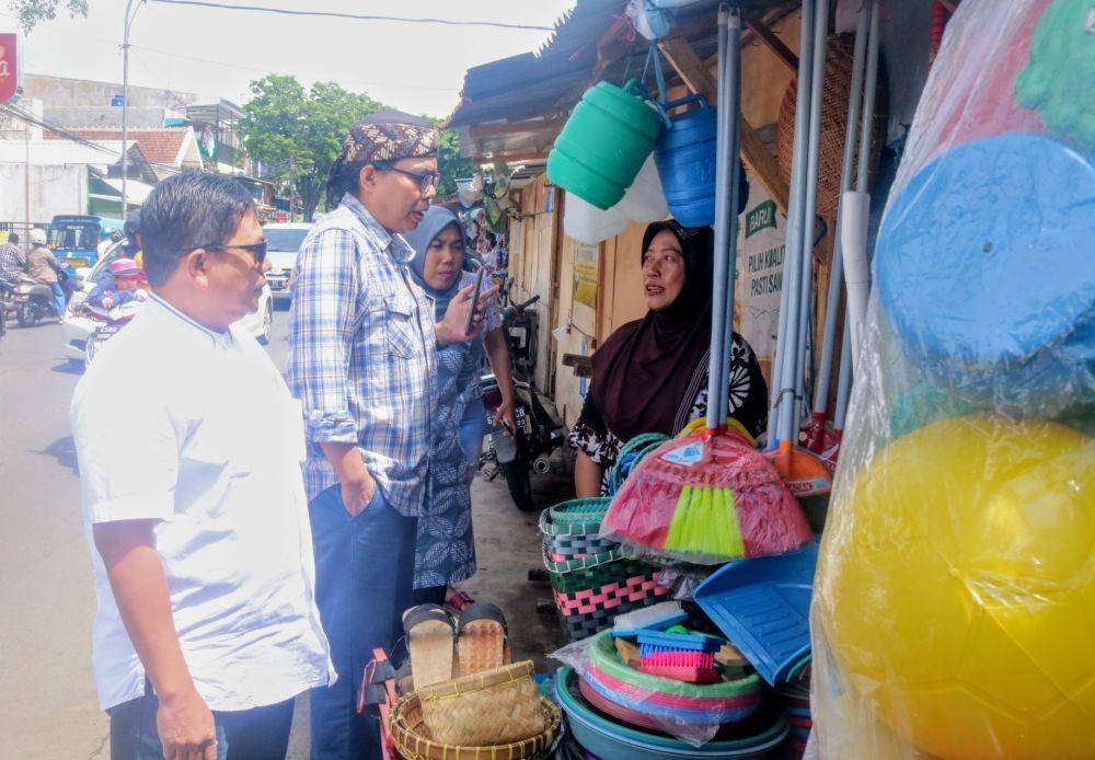 Anggota DPRD kota Malang melakukan sidak ke Pasar Sukun untuk melihat progres pembangunan pasar. IDN Times/ Alfi Ramadana