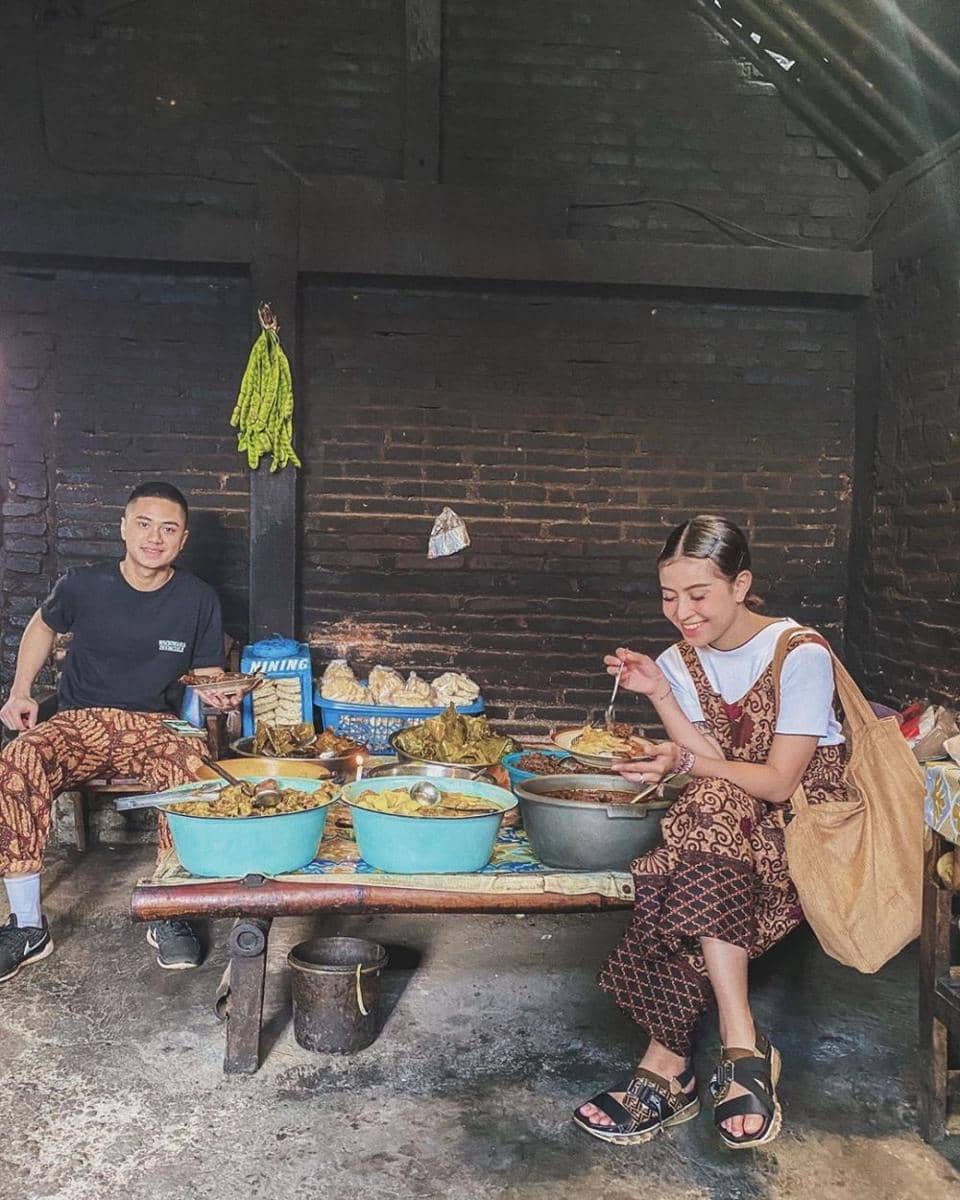 instagram.com/awkarin