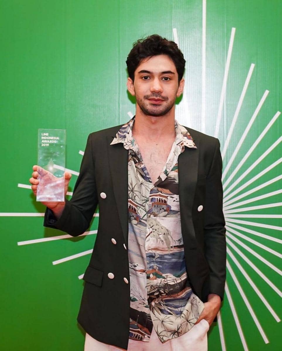 Instagram.com/officialpilarez