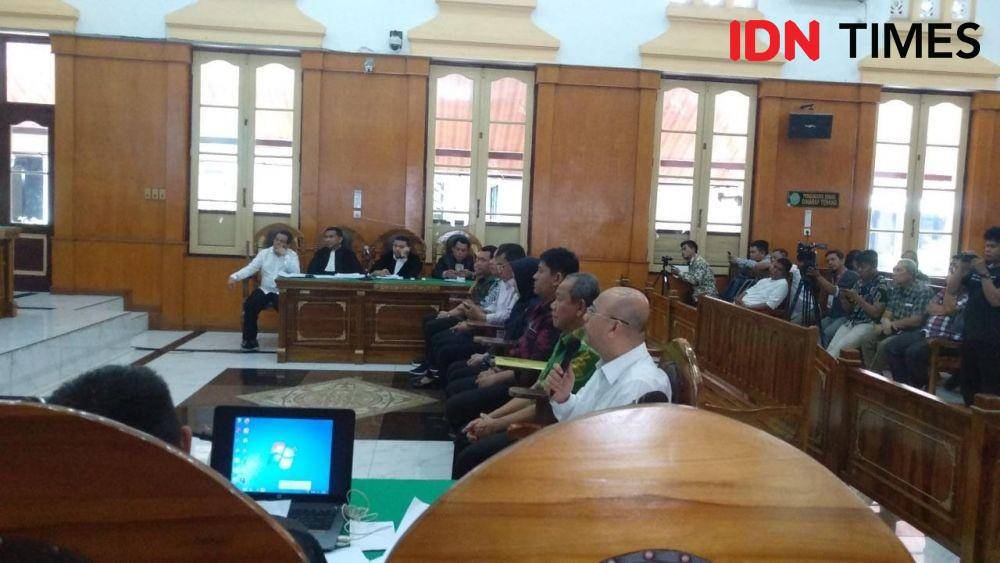 Dzulmi Eldin Wali Kota Medan Nonaktif di Pengadilan Negeri Medan (IDN Times/Fadli Syahputra)