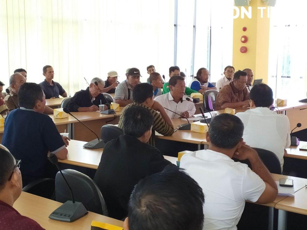 Rapat koordinasi petani dengan sejumlah stek holder berkaitan dengan konflik Selokan Mataram. IDN Times/Siti Umaiyah