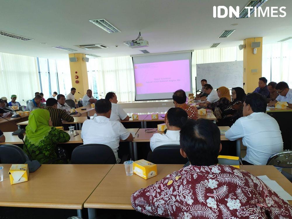 Rapat koordinasi petani dengan sejumlah stek holder berkaitan dengan konflik Selokan Mataram. IDN Times/Siti Umaiyah