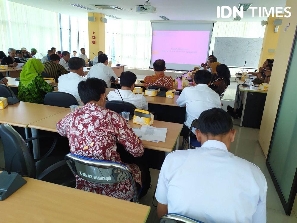 Rapat koordinasi petani dengan sejumlah stek holder berkaitan dengan konflik Selokan Mataram. IDN Times/Siti Umaiyah