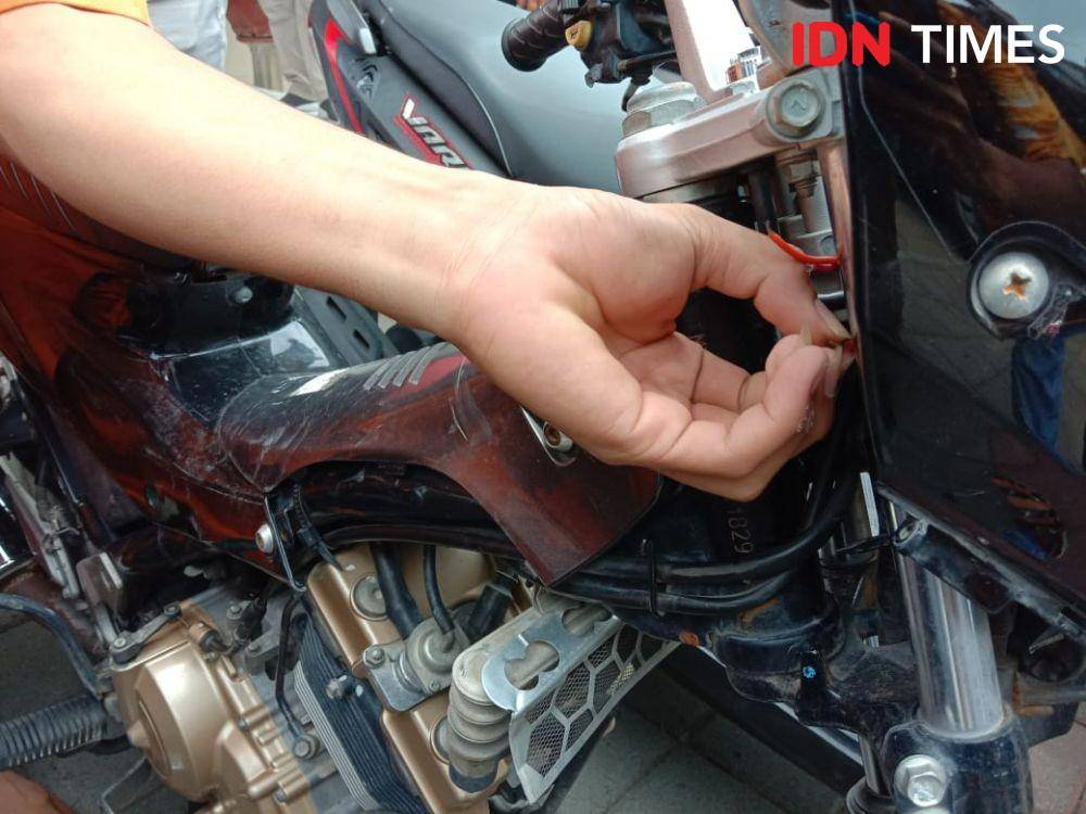 Ilustrasi pencurian motor (IDN Times/Ayu Afria)
