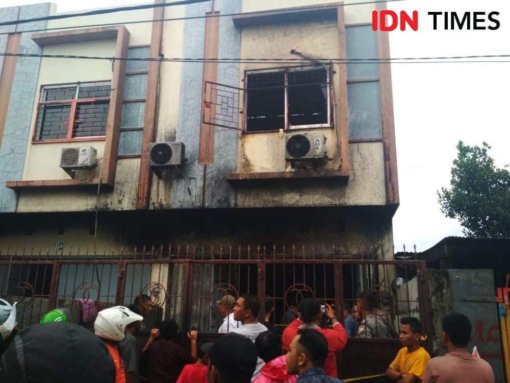 Kebakaran di ruko dua lantai di Jalan Titan, Makassar / Sahrul Ramadan
