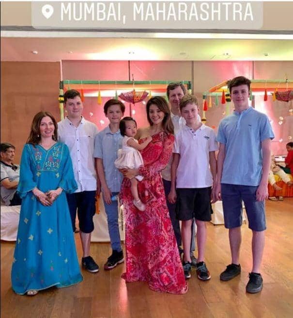 instagram.com/farahquinnofficial/