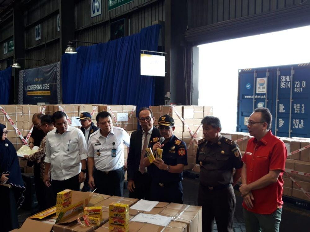 Rilis ungkap kasus bolpoin ilegal oleh Bea Cukai di Surabaya, Kamis (9/1). Dok.IDN Times/Istimewa