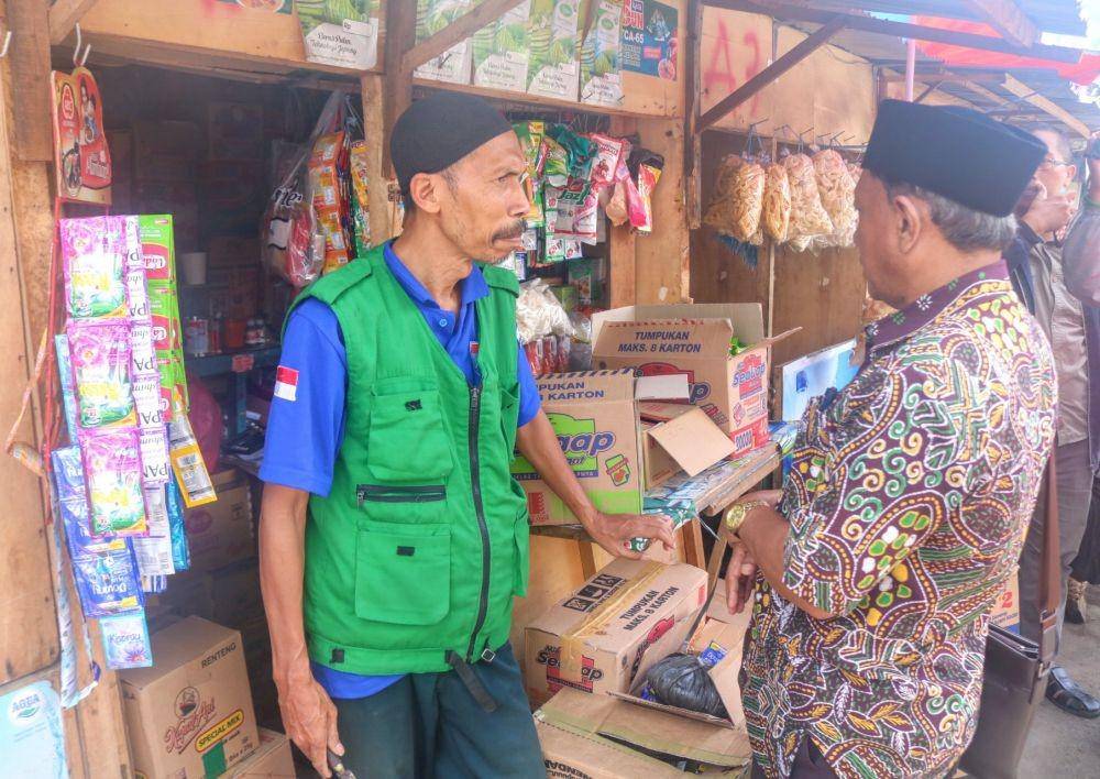 Pedagang Pasar Sukun harus menunggu lebih lama karena pembangunan Pasar Sukun molor. IDN Times/ Alfi Ramadana