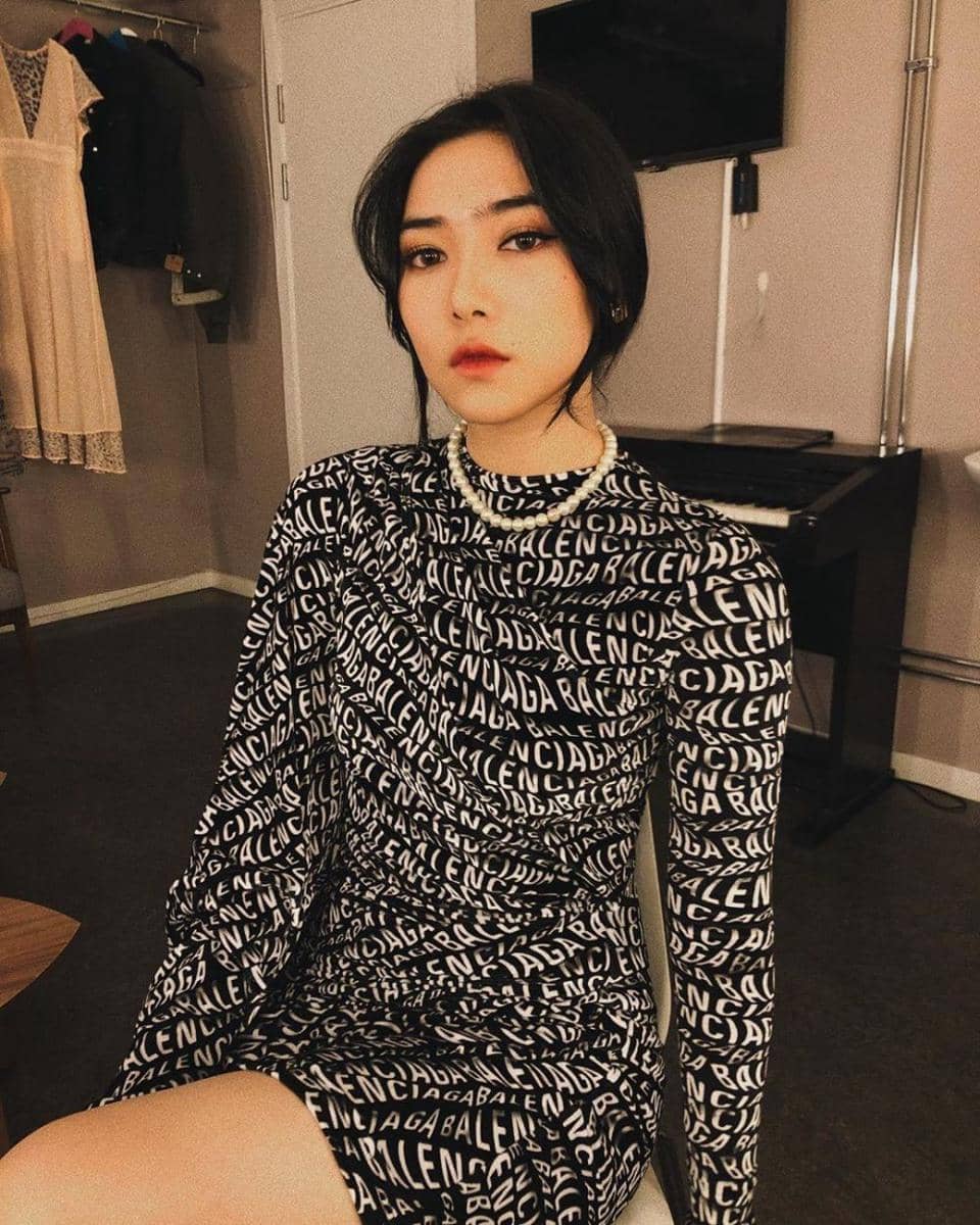 instagram.com/isyanasarasvati