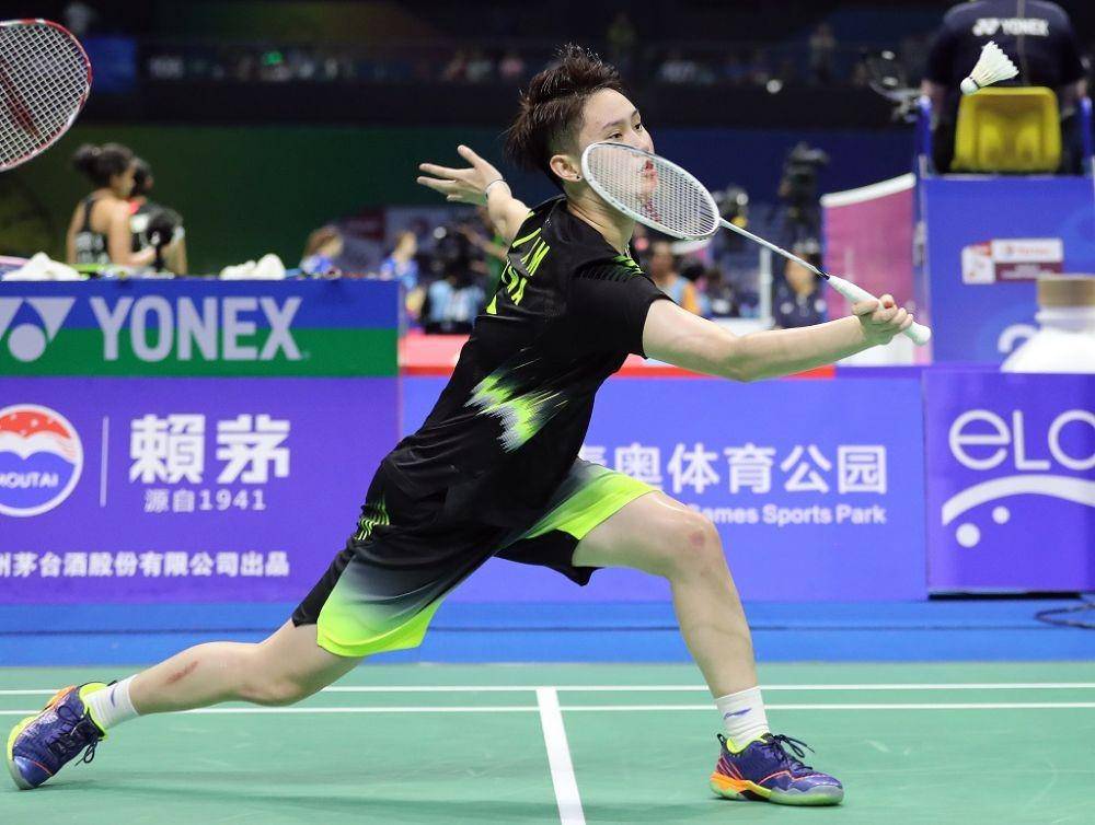 Aksi ganda putri Tiongkok, Li Wen Mei. Bwfbadminton.com
