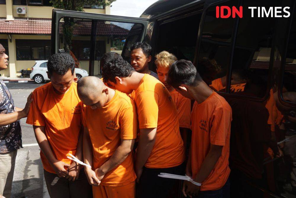 Komplotan Street Gang saat digiring ke Polda DIY, Jumat (10/1). (IDN Times/Tunggul Damarjati)