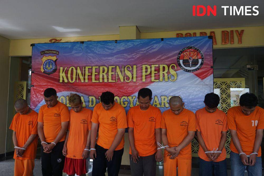 Komplotan Street Gang, pelaku aksi klitih di Sleman saat digiring ke Polda DIY, Jumat (10/1). (IDN Times/Tunggul Damarjati)