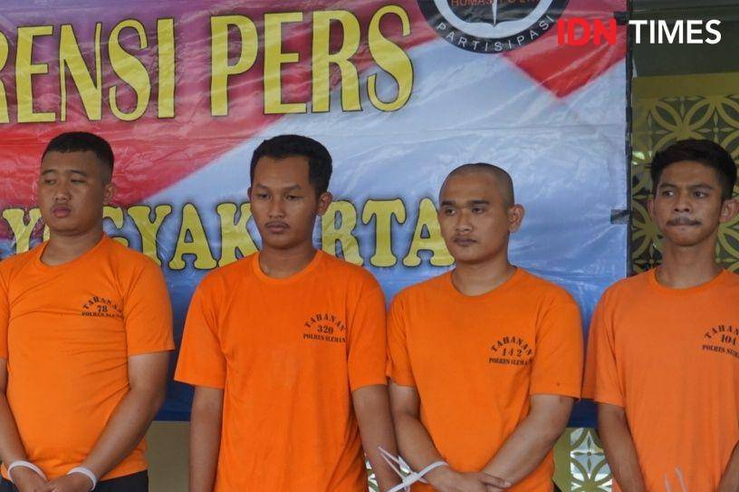 AGW, si botak kedua dari kanan. (IDN Times/Tunggul Damarjati)