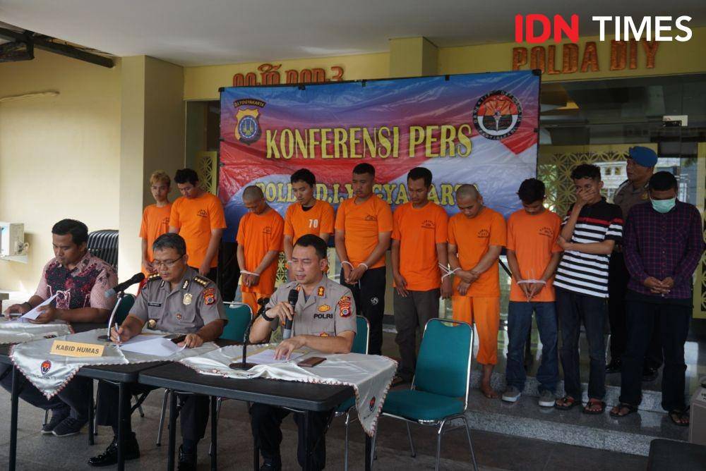 Komplotan Street Gang saat digiring ke Polda DIY, Jumat (10/1). (IDN Times/Tunggul Damarjati)