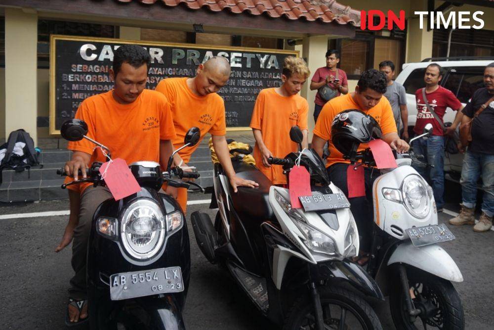 Komplotan Street Gang saat digiring ke Polda DIY, Jumat (10/1). (IDN Times/Tunggul Damarjati)