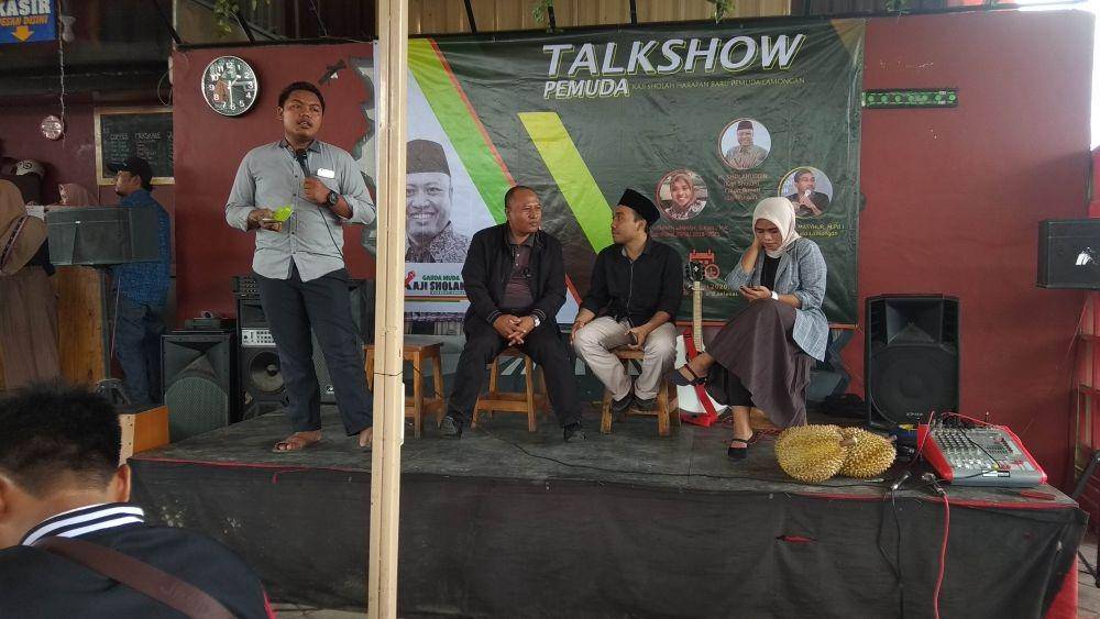 Talkshow pemuda Lamongan dihadiri Bacabup Sholahuddin. IDN Times/Imron
