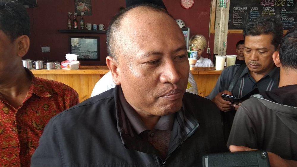 Bacabup Lamongan Sholahuddin memberikan keterangan kepada wartawan. IDN Times/Imron