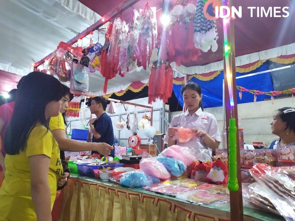 Suasana even 10.000 Lampion di Sriwijaya Lentern Festival (IDN Times/Feny Maulia Agustin)