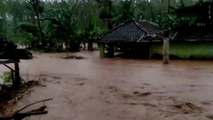 Terjadi banjir bandang di Desa Puncel Kecamatan Dukuhseti, Pati, Jumat (10/1). IDN Times/Istimewa
