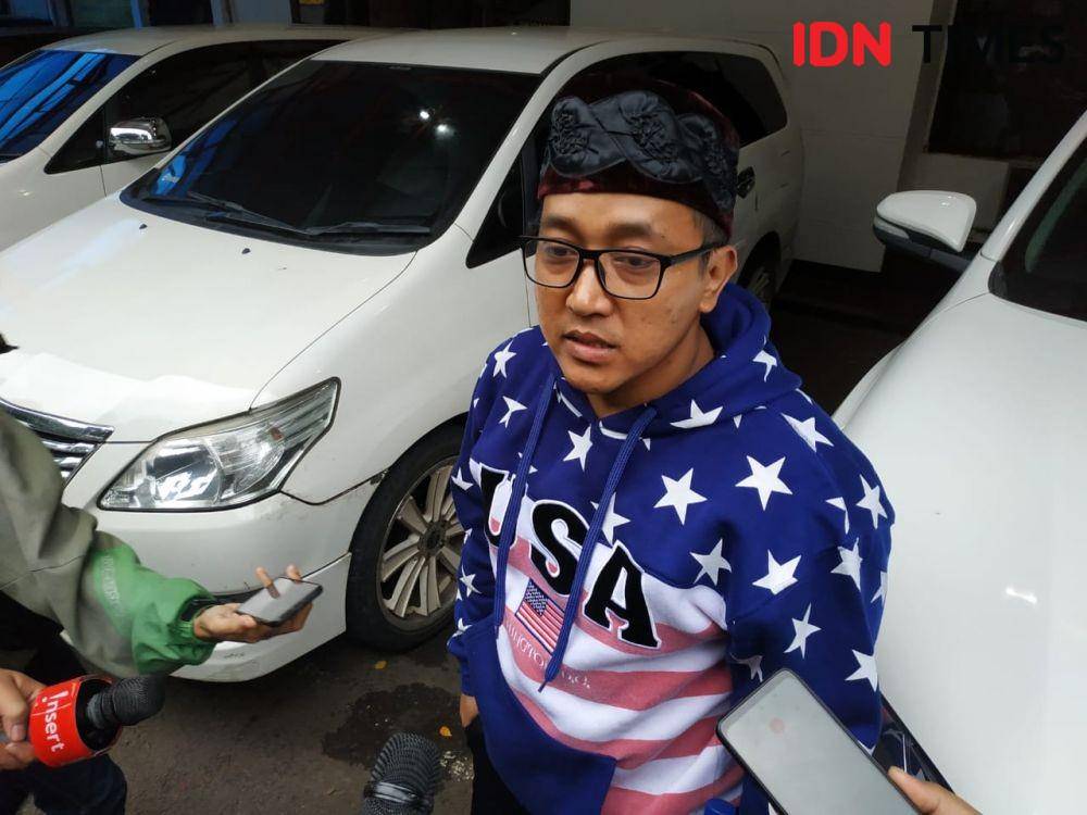 Tedy suami mendiang Lina Jubaedah di Polrestabes Bandung (IDN Times/Galih Persiana)