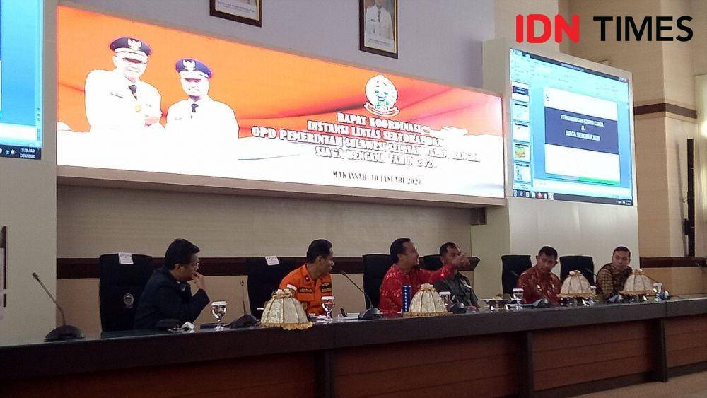Rapat koordinasi siaga bencana di Kantor Gubernur Sulsel, Jumat (10/1). IDN Times/Asrhawi Muin