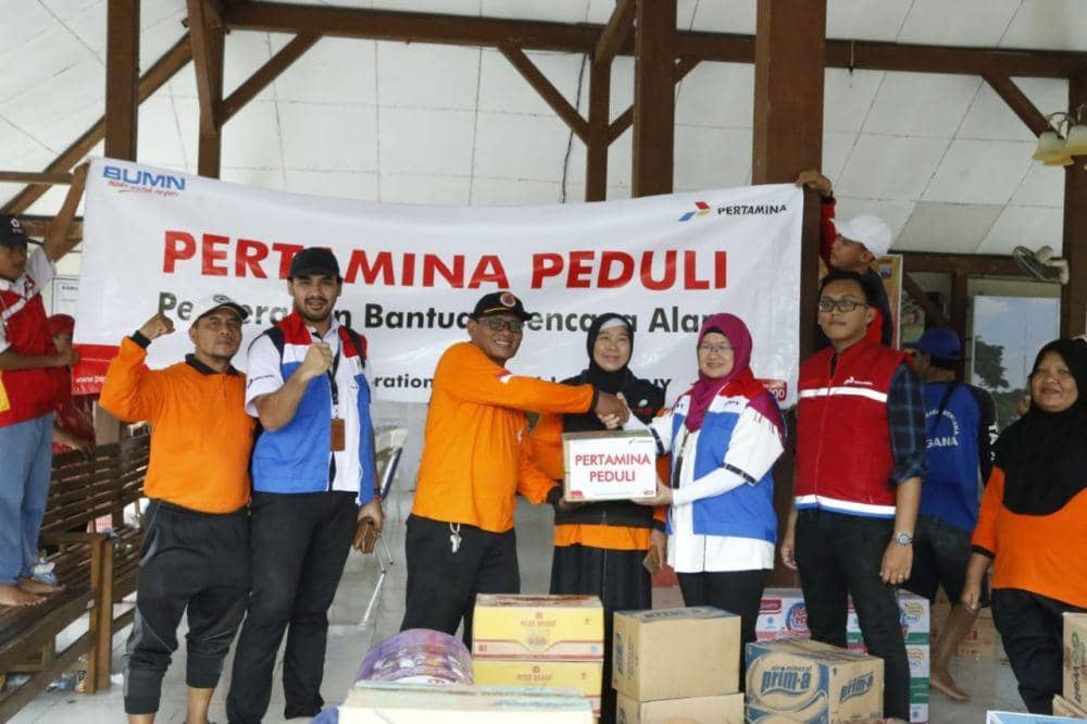 Pemberian bantuan untuk korban banjir di Grobogan dan Pati. Dok. Pertamina MOR IV Jateng-DIY