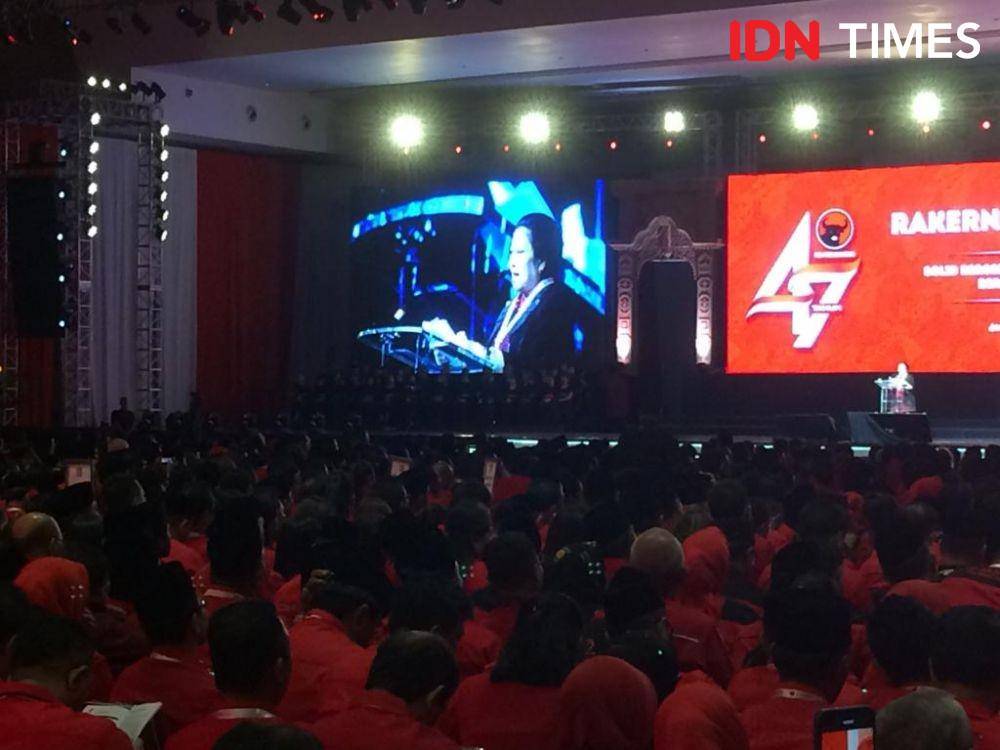 Megawati Sukarnoputri menyampaikan pidato politik di Rakernas PDIP, Jakarta, Jumat (10/1). (IDN Times/Irfan Fathurohman)