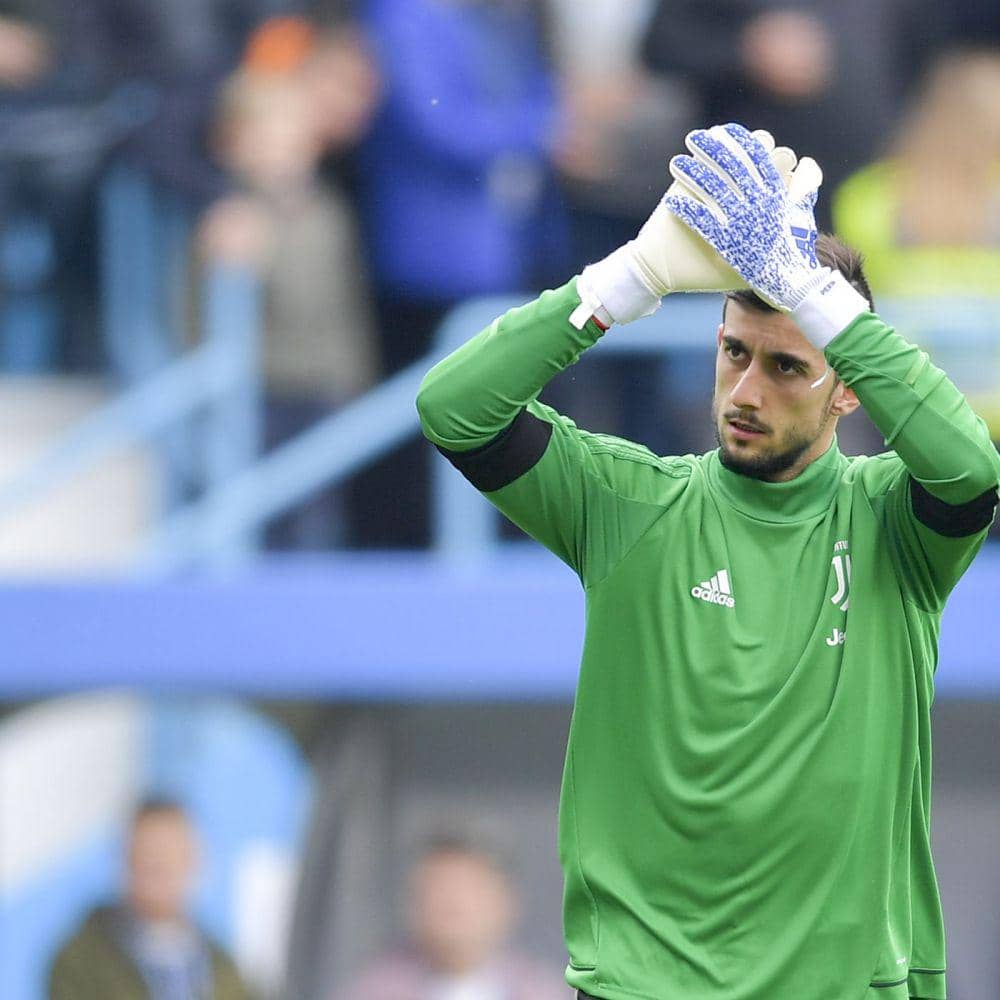 blackwhitereadallover.com