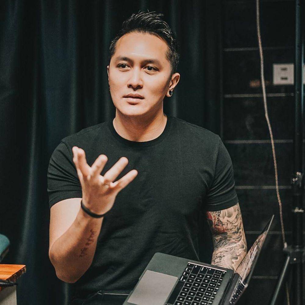 instagram.com/_demianaditya_