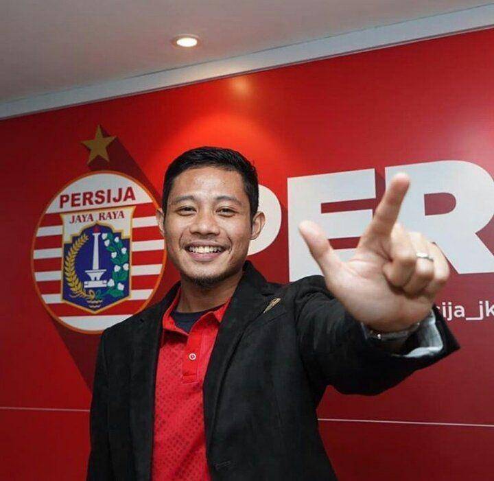 Evan Dimas diresmikan sebagai pemain baru Persija, Sabtu (11/1) ini. Twitter/@Indostransfer
