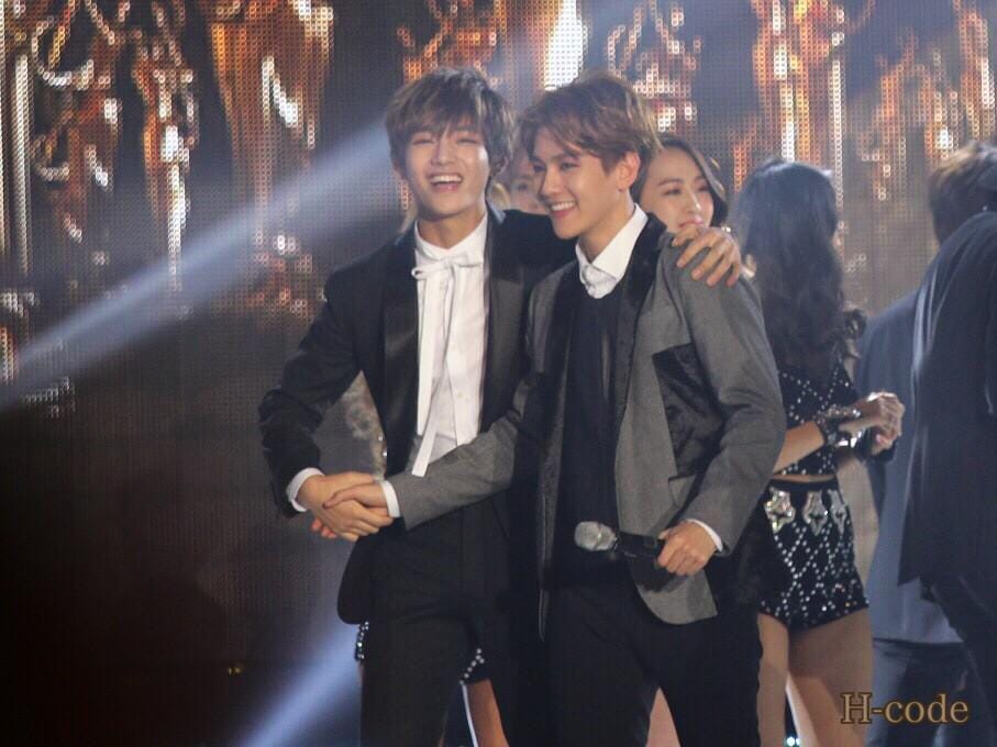 twitter.com/singyoularity