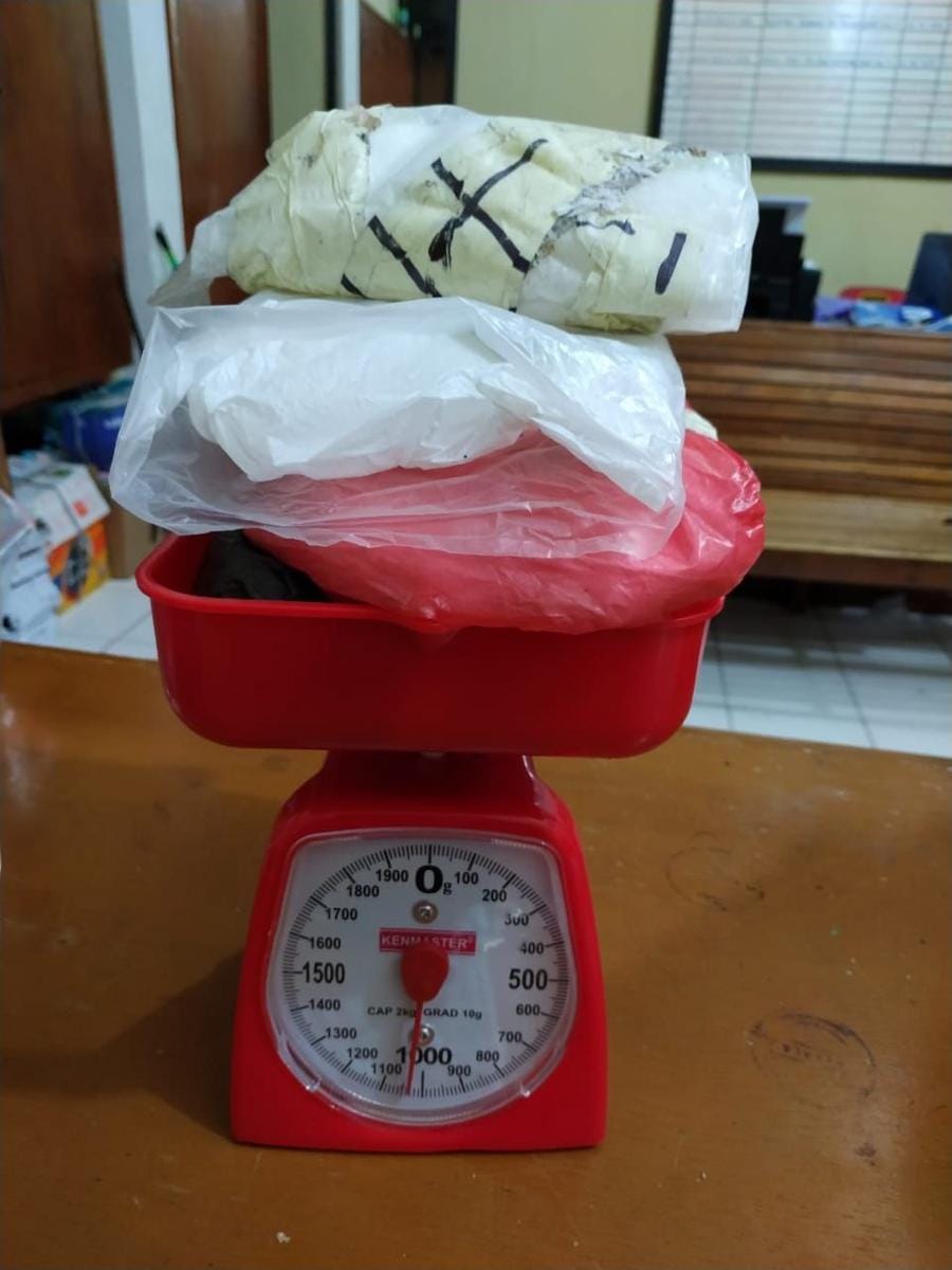 Satu kilogram dari dua kilogram sabu yang berhasil digagalkan untuk diselundupkan (Dok. Humas Polresta Banda Aceh)